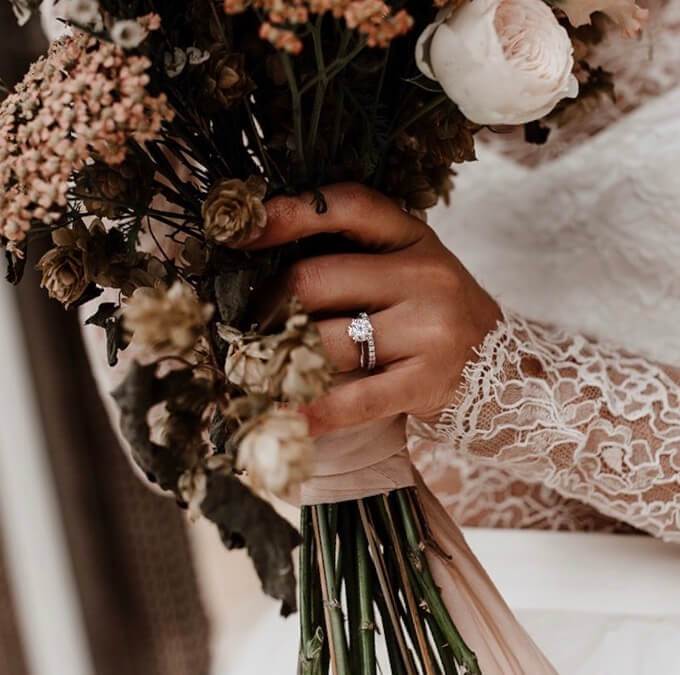 Bride model holding bouquet while wearing the Luna band, highlighting its romantic wedding aesthetic.
